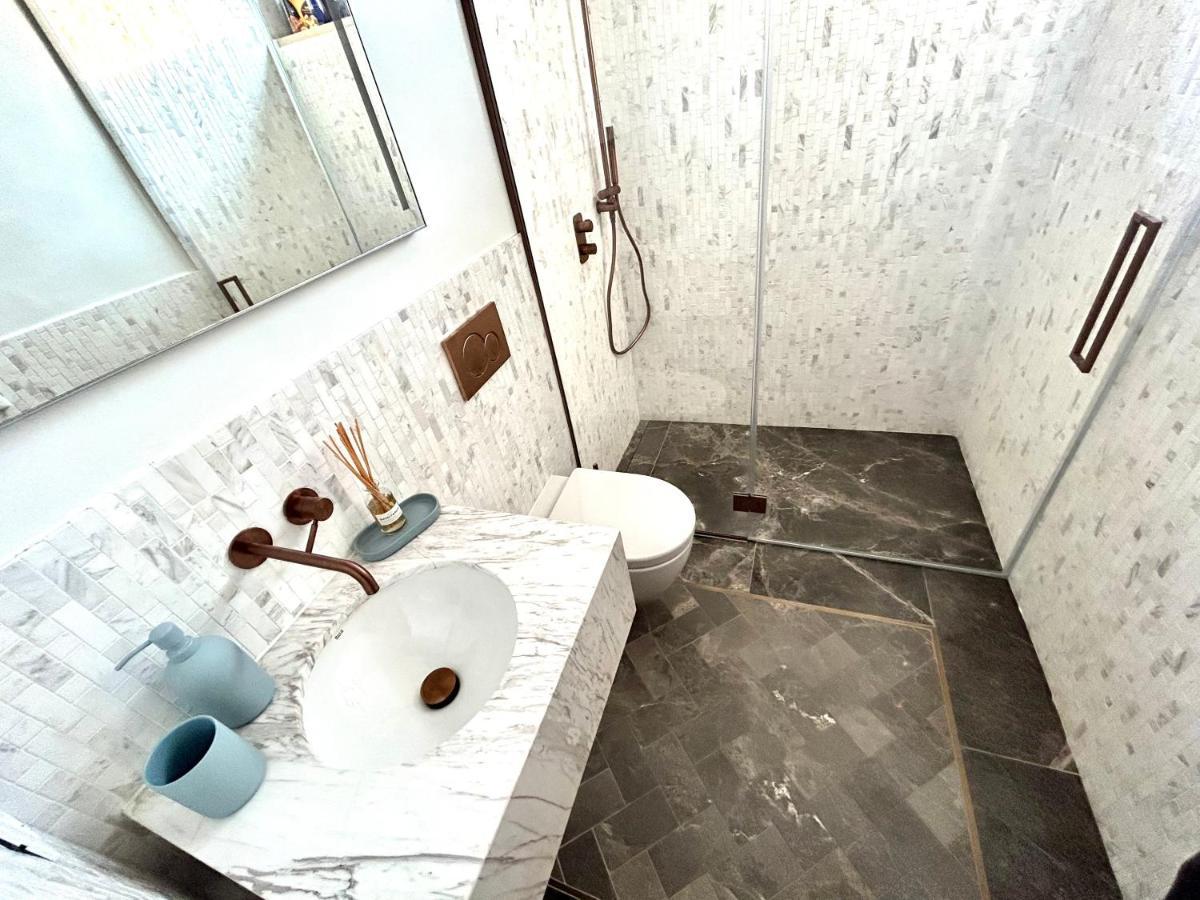 Design Home At Garda Lake 代森扎诺-德尔加达 外观 照片