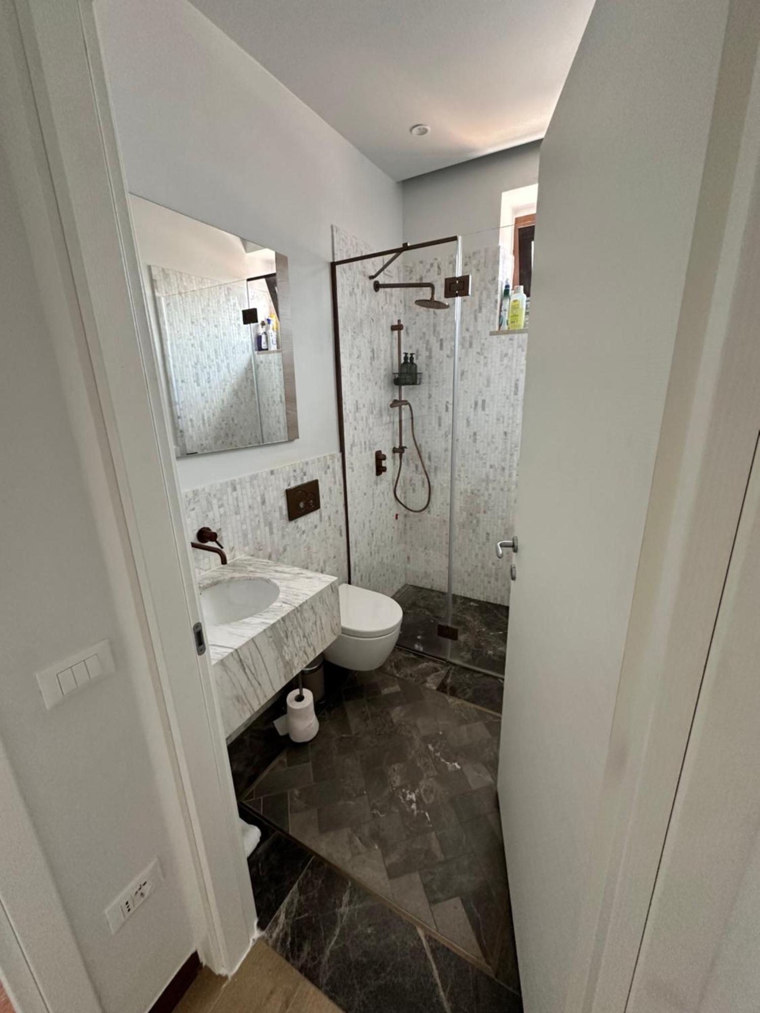 Design Home At Garda Lake 代森扎诺-德尔加达 外观 照片