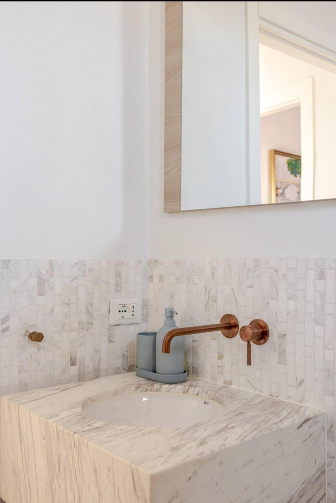 Design Home At Garda Lake 代森扎诺-德尔加达 外观 照片